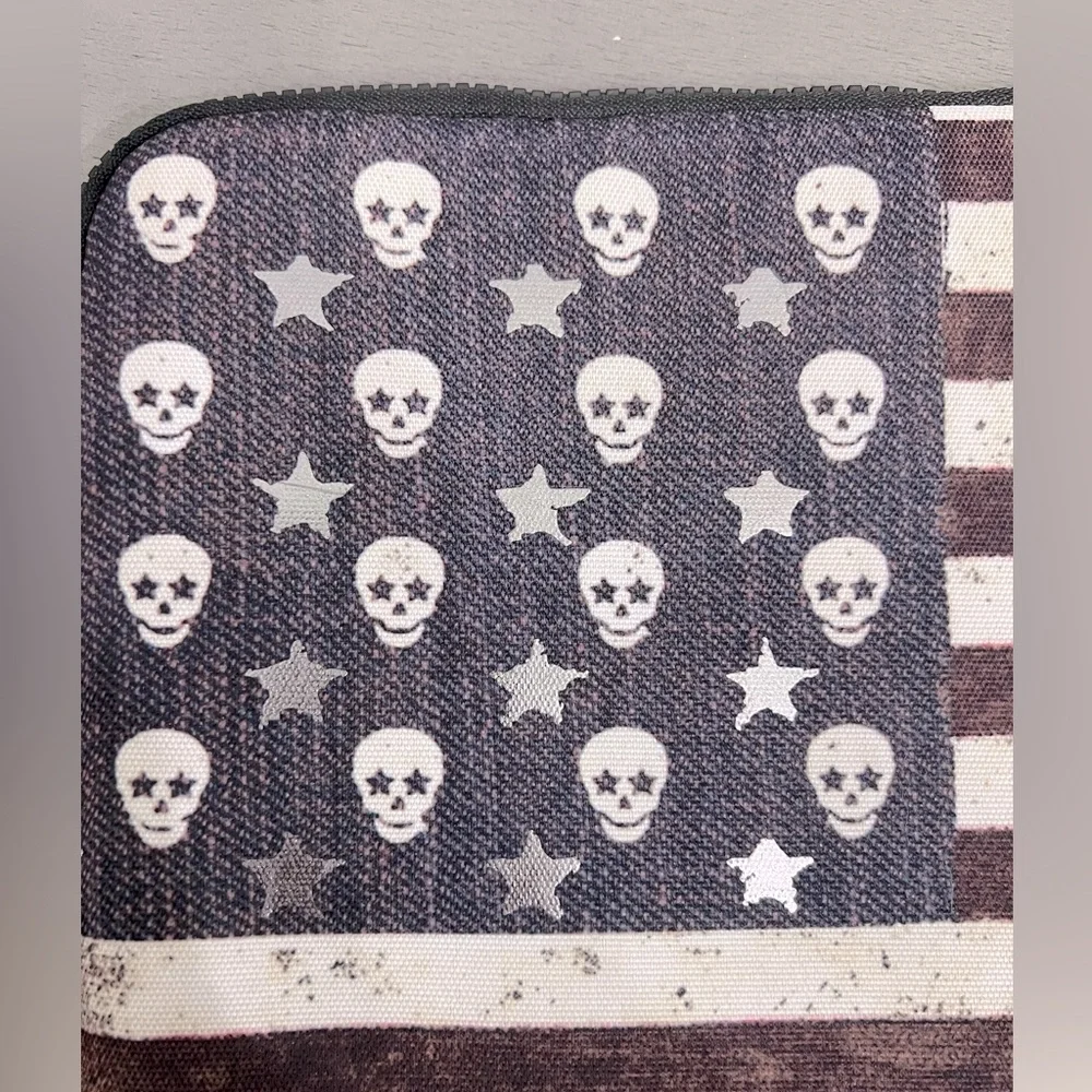 Mojo brand skulls and American flag tablet/tech case